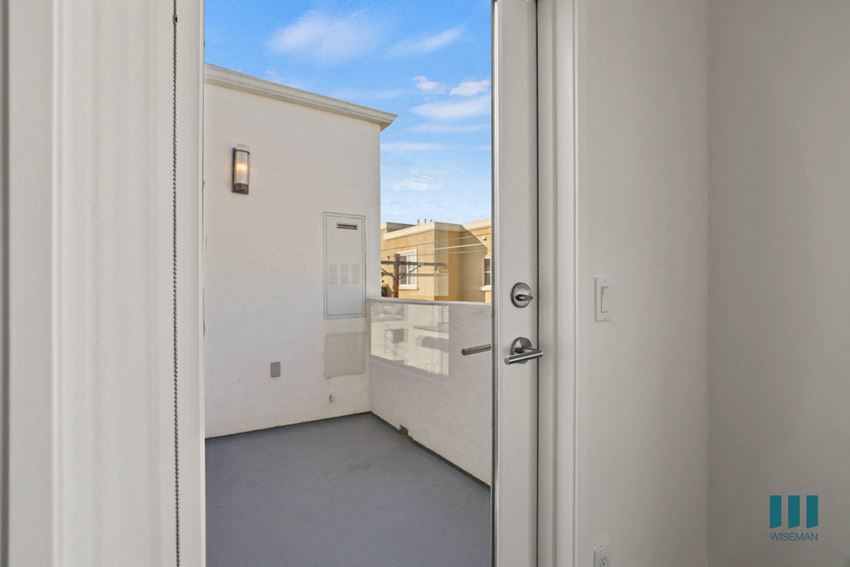 Colby Missouri By Wiseman Apartments, 1836 Colby Ave., Los Angeles, CA